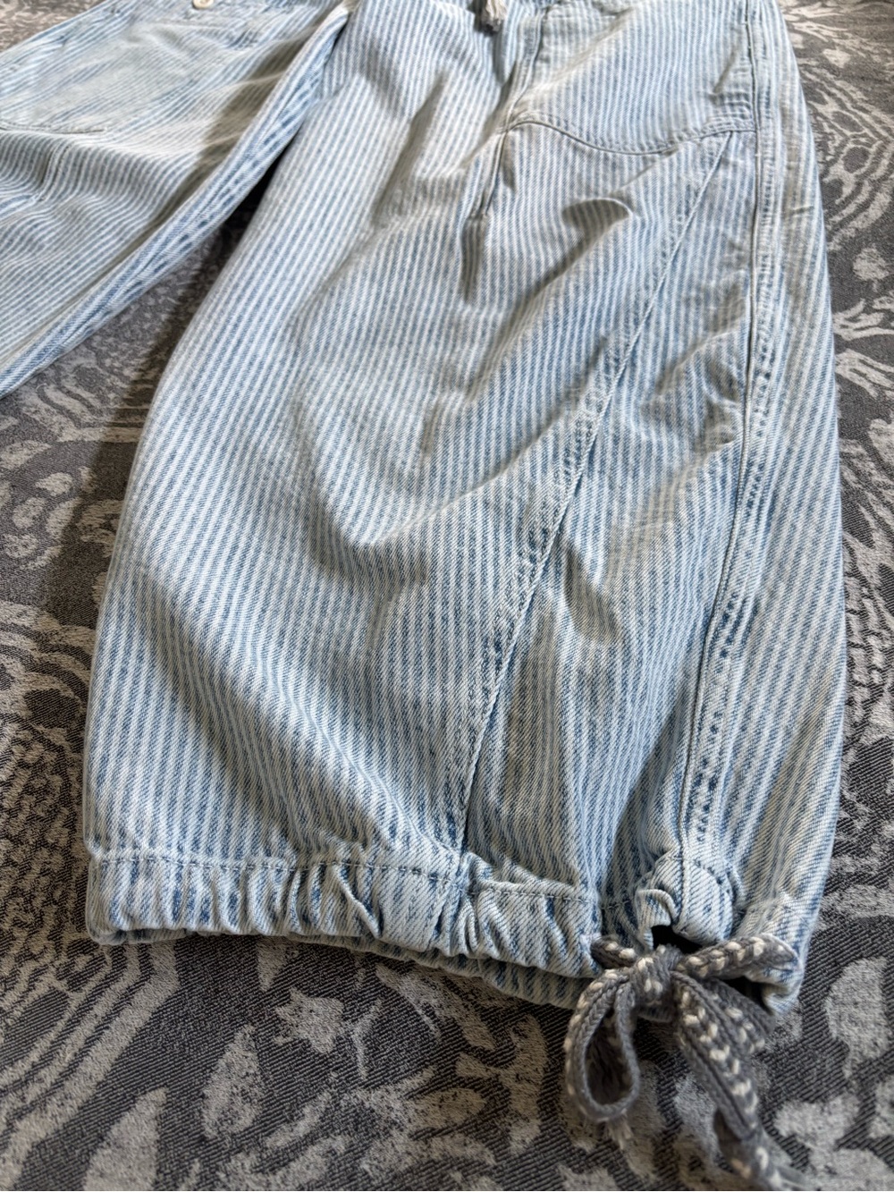 We The Free Bright Eyed Low Slung Pull On Striped Barrel Jeans XS - Picture 8 of 10